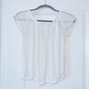 Atmosphere White Size 4 Short Sleeve Blouse